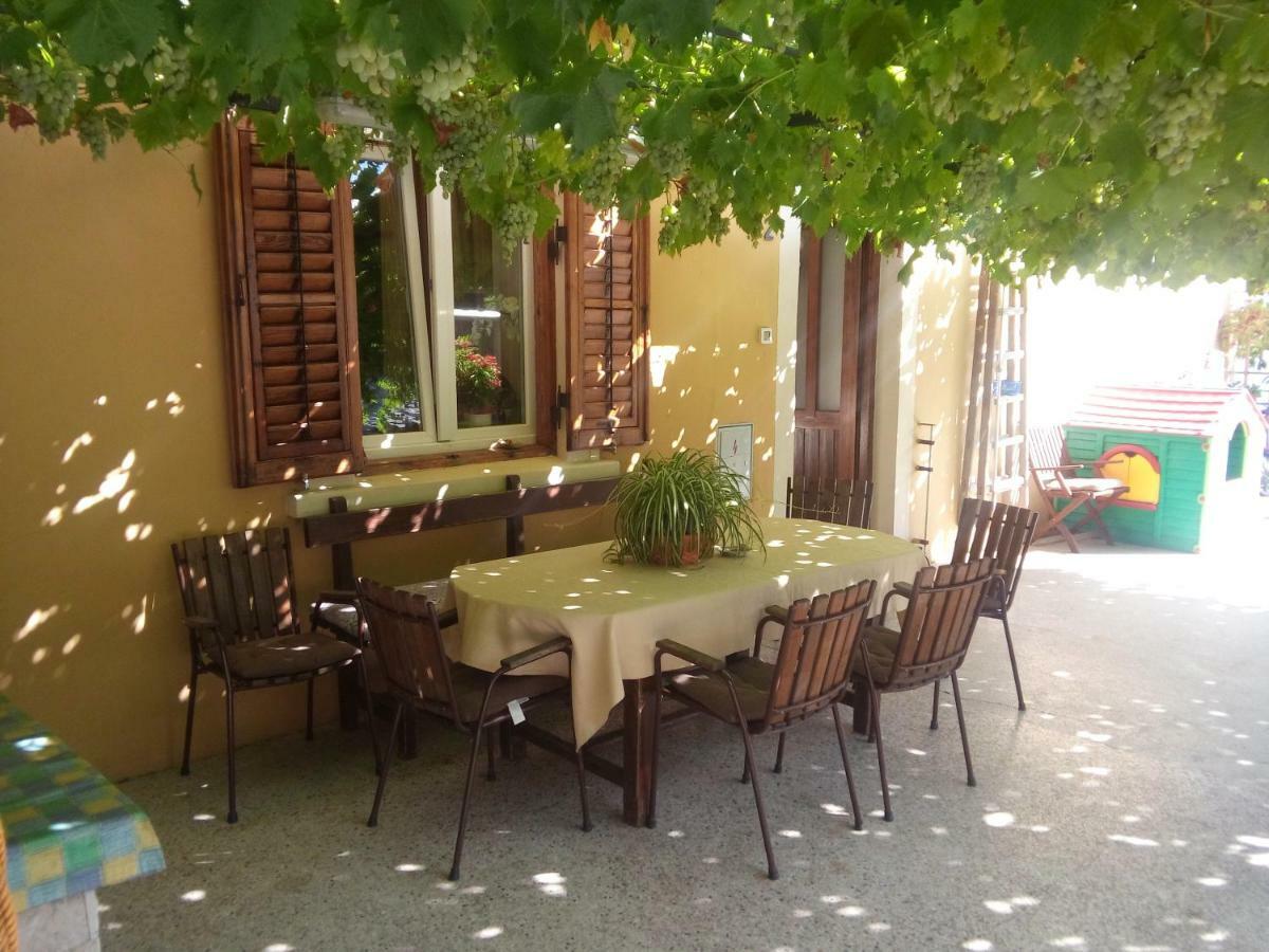 Villa Zajednica Icici Luaran gambar